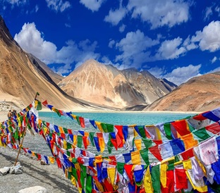 explore ladakh